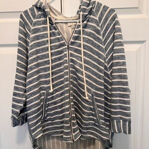 Super cute zip up hoodie! Perfect for beach or lake. So soft and cute!